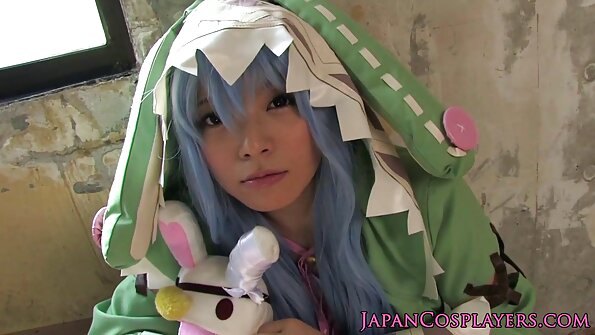 بلوندی که الاغ بزرگی عکس کون مامانم دارد روی مبل در اتاق نشیمن رابطه جنسی دارد