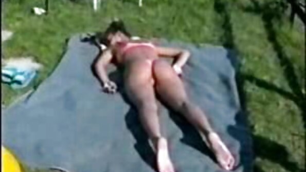 بیمبو با اندامی کوچک سکسی سکس مامان کون گنده در بیدمشک او واقعاً عمیق دمیده شده است