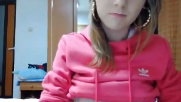 یک شلخته الاغ بزرگ که دارای سینه کردن کون مامان های بزرگ است در فیلم pov گیر می کند