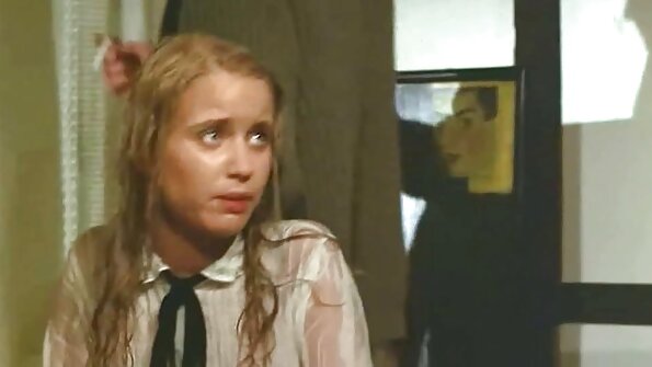 یک بلوند با چهره ای سکسی در دهان سکسی خود کردن کس مامان در حال تبدیل شدن به یک عکس چاق است